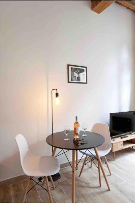 Appartement Lumineux En Centre-Ville Arles Esterno foto