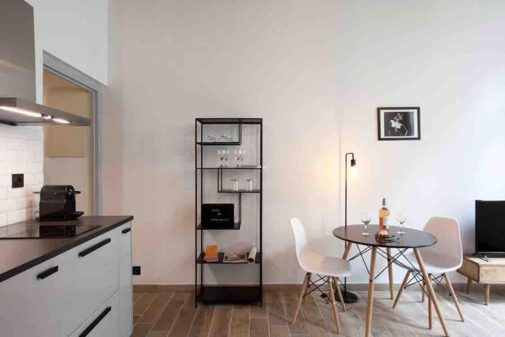 Appartement Lumineux En Centre-Ville Arles Esterno foto